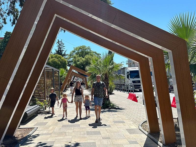 В Лазаревском благоустроили общественное пространство