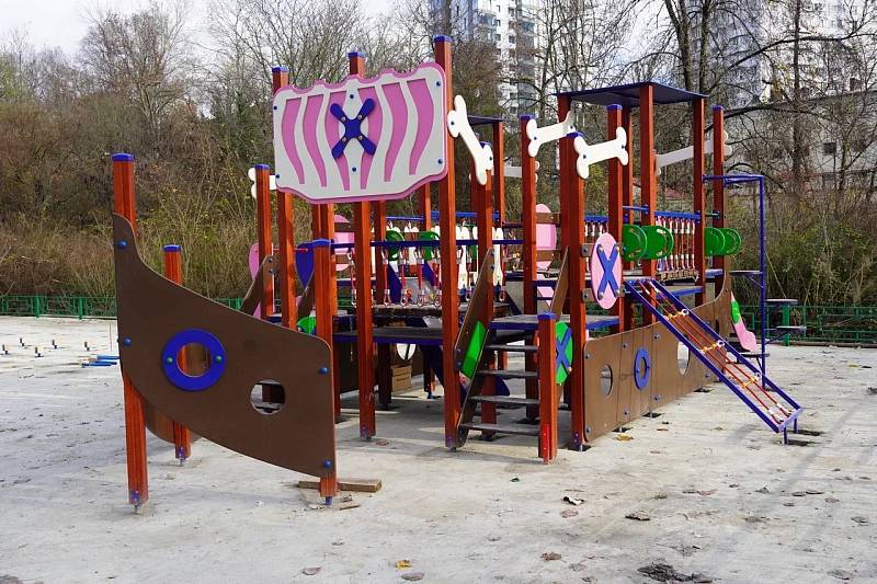 Благоустройство детских площадок в Хостинском районе Сочи