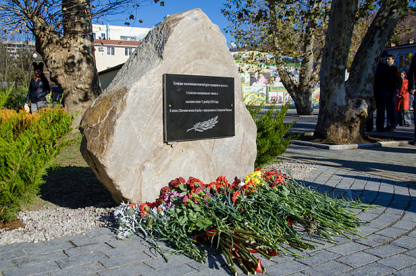 Памятник погибшим в Чечне