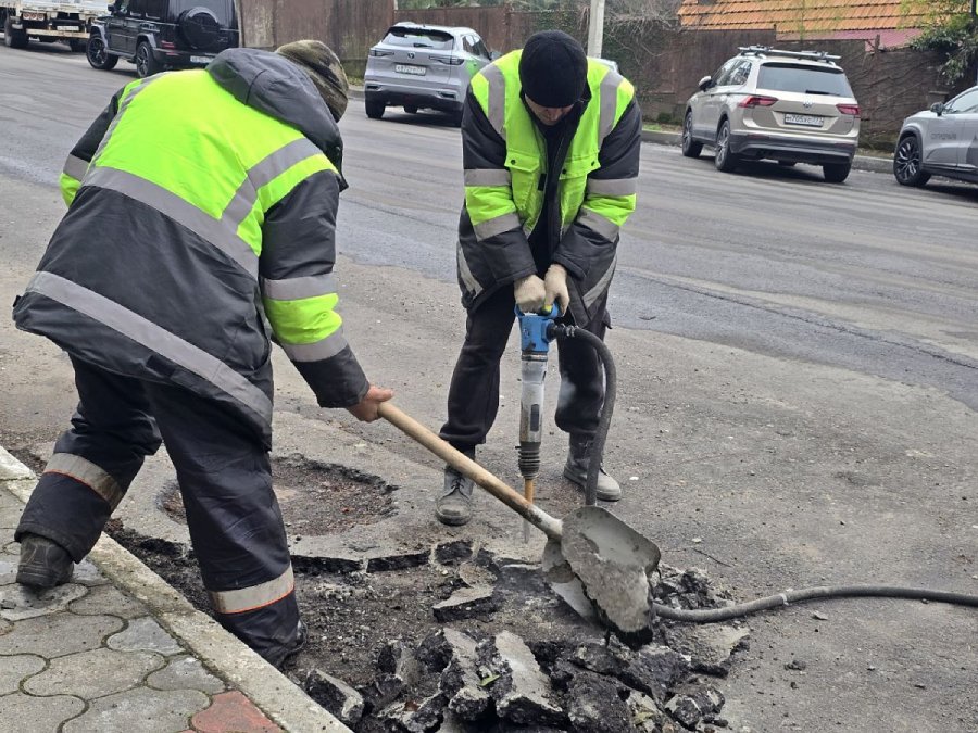 В Сочи в ремонте Сухумского шоссе задействовано 15 единиц техники