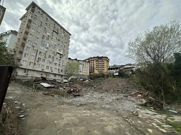 В Центральном районе снесли объект самовольного строительства