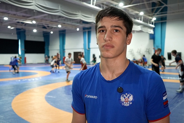 Сочинский борец Сергей Кармрян представит Россию на первенстве Европы