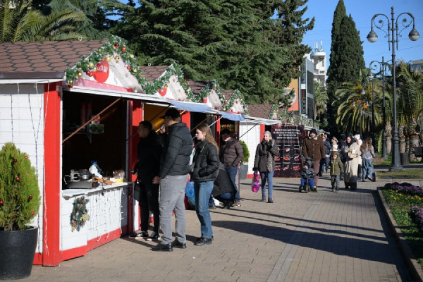 В Сочи открываются новогодние ярмарки